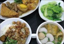 魚丸湯+肉燥飯+油豆腐+魯蛋+燙青菜+油條+魯豬腸