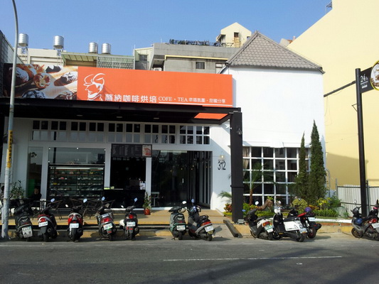 蘑納台南市咖啡館-