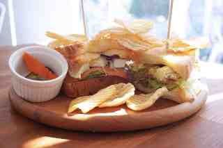 挪威煙燻鮭魚奶油乳酪三明治