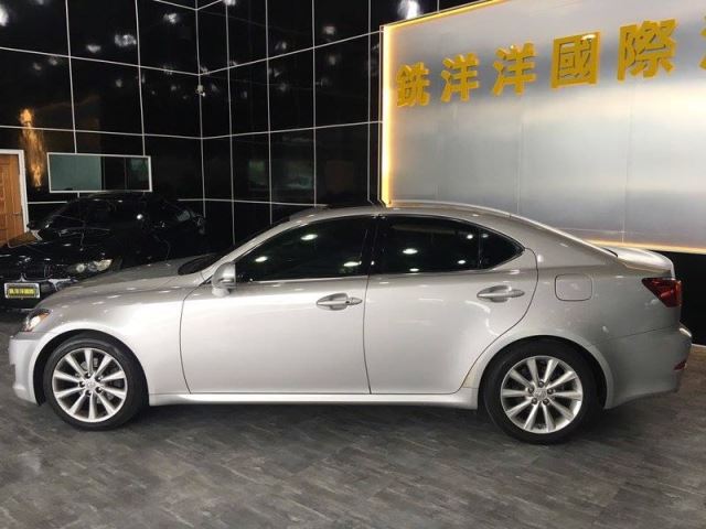 LEXUS IS250-