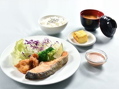 鮭魚排套餐(鮭魚/炸雞)-