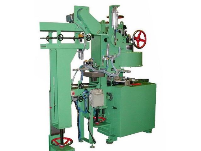 AUTOMATIC IRREGULAR SEAMING MACHINE-