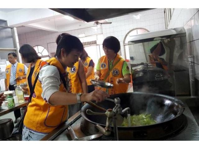 彰師大獅子會至廬山國小探訪本校山地服務社，持續關懷原住民小朋友教育-