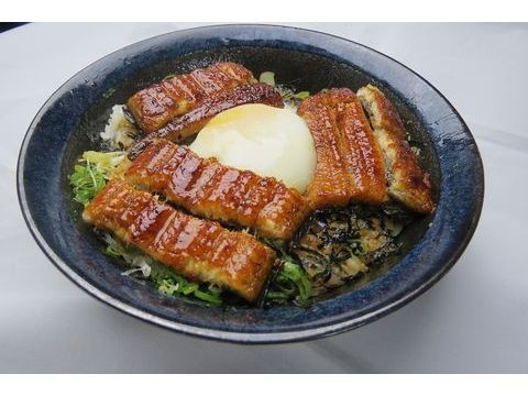 溫泉卵鰻魚丼-