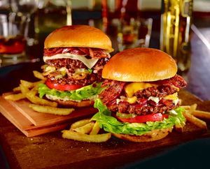 夠美式超濃起司漢堡 ALL–AMERICAN STACKED BURGER