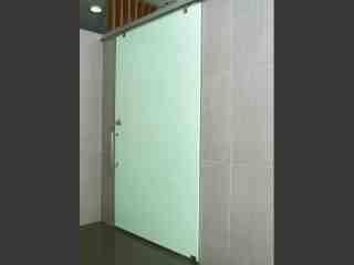 無障礙廁所橫拉門