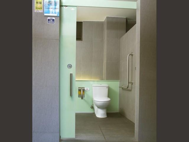 無障礙廁所橫拉門-