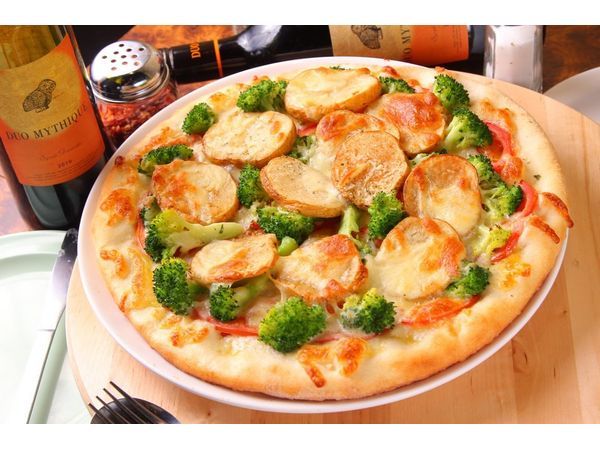 綠花椰馬鈴薯蕃茄披薩-