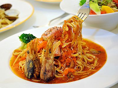 義大利天使紅蝦佐野菇鯷魚紅醬扁平麵-