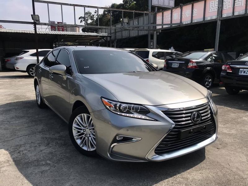 Lexus ES200-