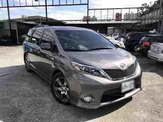 Toyota sienna SE 運動版