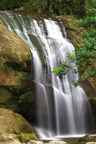 水哮瀑布