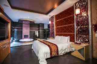 觀月尊爵 - 紅場迷情