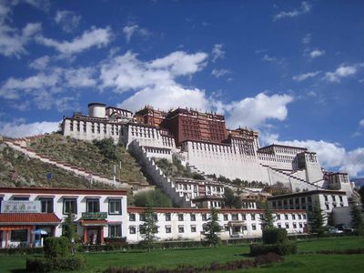 成都轉機｜桃園來回｜國航假期｜樂遊西藏聖湖青藏鐵路嚴選8天