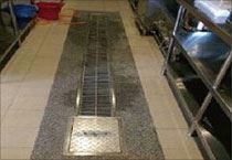 專業設備-廚房防滑地板，白鐵水溝截油槽-