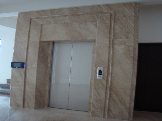 帝諾–電梯牆
