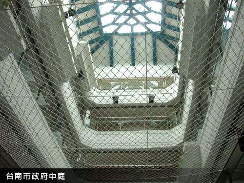 台南市政府中庭－安全網安裝工程實績｜嘉南建材有限公司