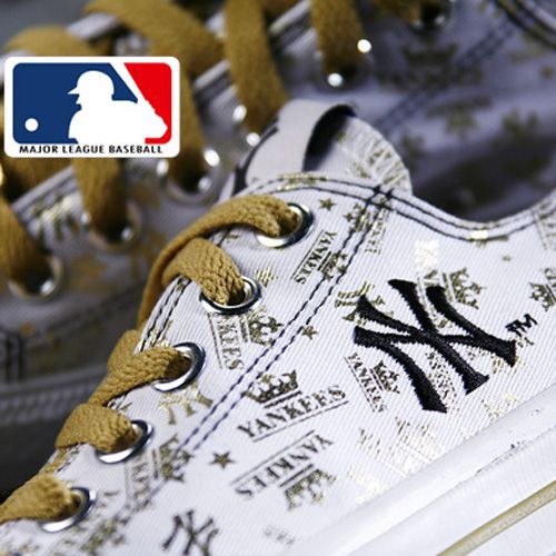 MLB大聯盟洋基~洋基金色Logo圖樣多樣百搭帆布鞋女款-