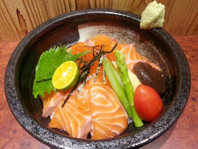 鮭魚親子丼-