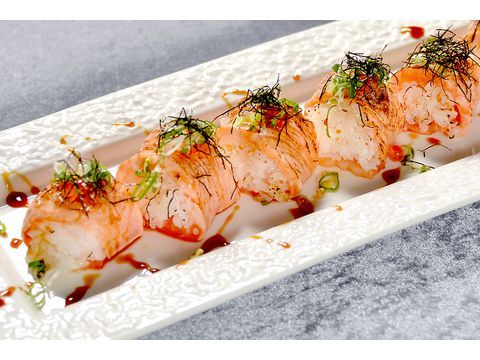 炙燒鮭魚壽司捲-