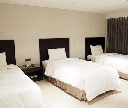 标准三床三人房-西子湾国际大酒店股份有限公司-旅馆业-1111商搜网