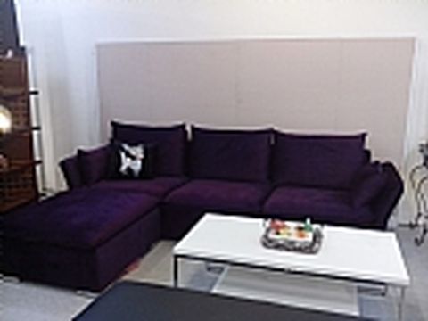 紫色亮絨布沙發