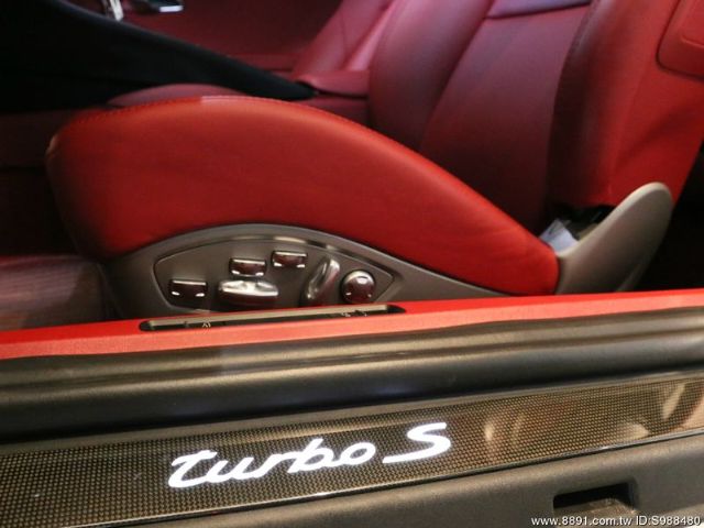 Porshe 911 turbo S 2015永業代理-