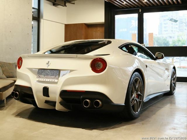 Ferrari F12 BERLINETTA 2015 蒙地拿代理-