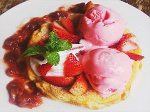 草莓舒芙蕾鬆餅-