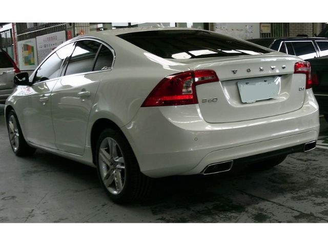 VOLVO S60-