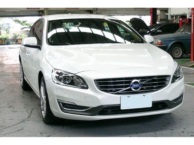 VOLVO S60-