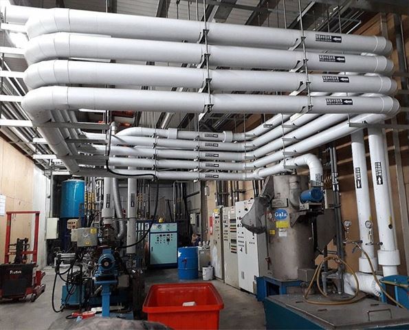 冰水管保溫外覆烤漆板板金-保溫保冷工程 | 機械設備保溫板金 | 桶槽隔熱工程 | 管路消音工程 - 皇慶保溫