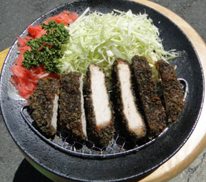 獨家墨魚厚切–豬排(台南日本料理)