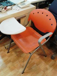 橘色課桌椅無前板ㄌ-