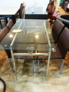 鐵製桌特價800元-