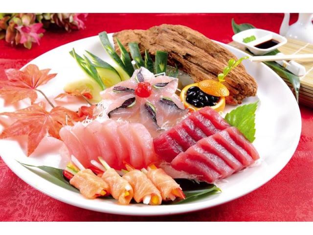 東成綜合生魚片-