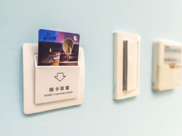 房內插卡取電裝置-潛立方旅館股份有限公司