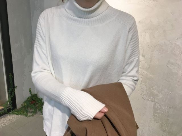純色肩造型高領毛衣-網購韓服、日韓服飾、精品韓國衣服｜YamiYa