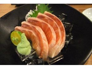 日式美食–鮭魚生魚片-