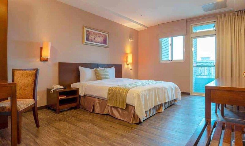 新店休息3小時推薦：九閣商務旅館。