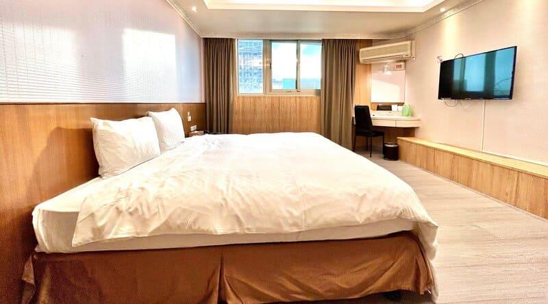 捷運府中站休息3小時推薦：友愛金色商旅